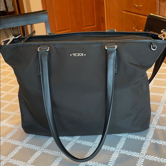 tumi nell tote